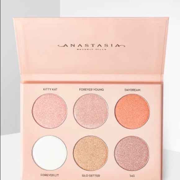 Anastasia Beverly Hills Other - Anastasia Beverly Hills nicole guerriero glow kit